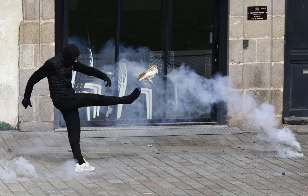 Chaos à Saint-Étienne : Un restaurant offre 100 repas gratuits
