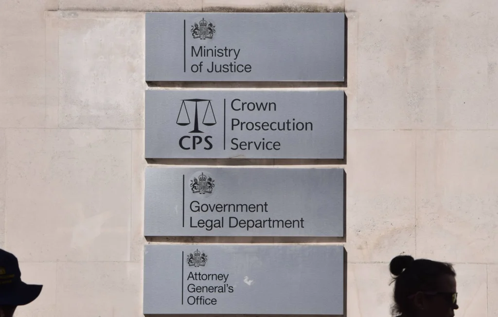 Chirurgien britannique condamné pour amputation volontaire et fraude