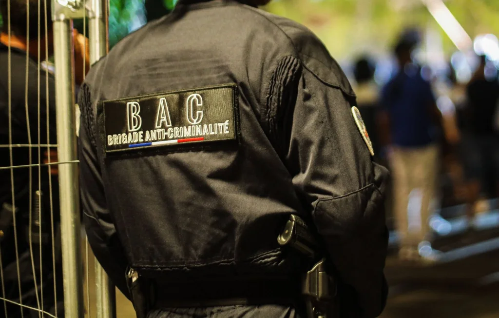 Cinq adolescents mis en examen après l'agression d'un policier à Tourcoing