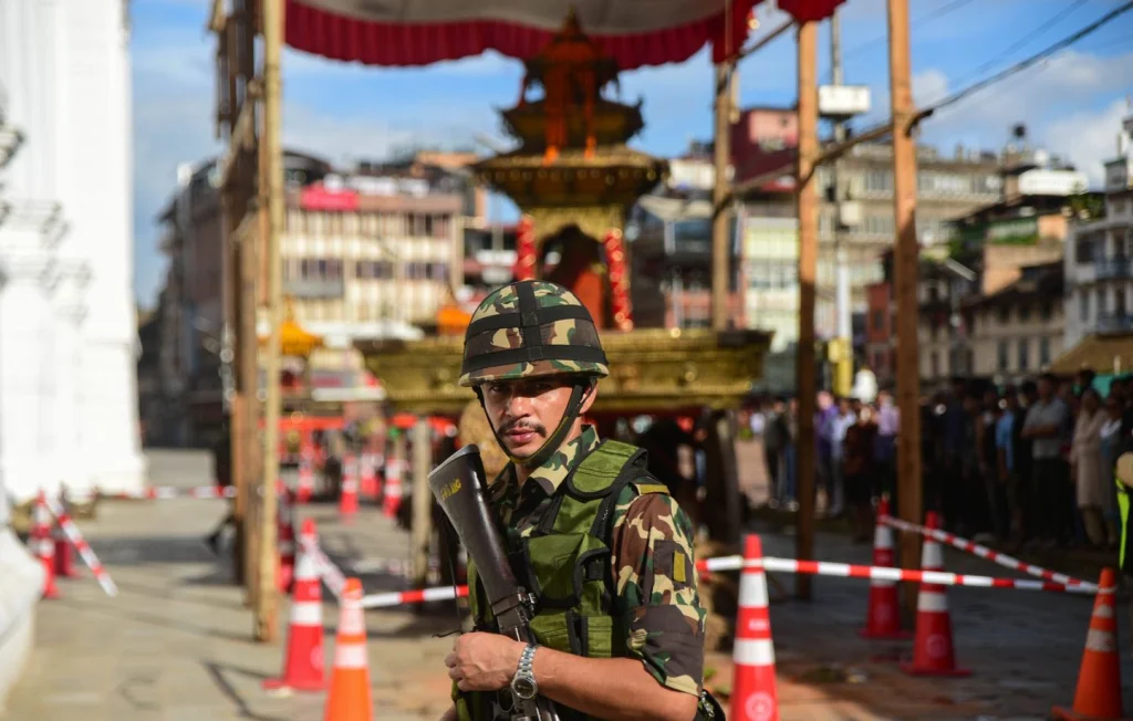 Émeutes au Népal : Plus de 13.000 détenus évadés