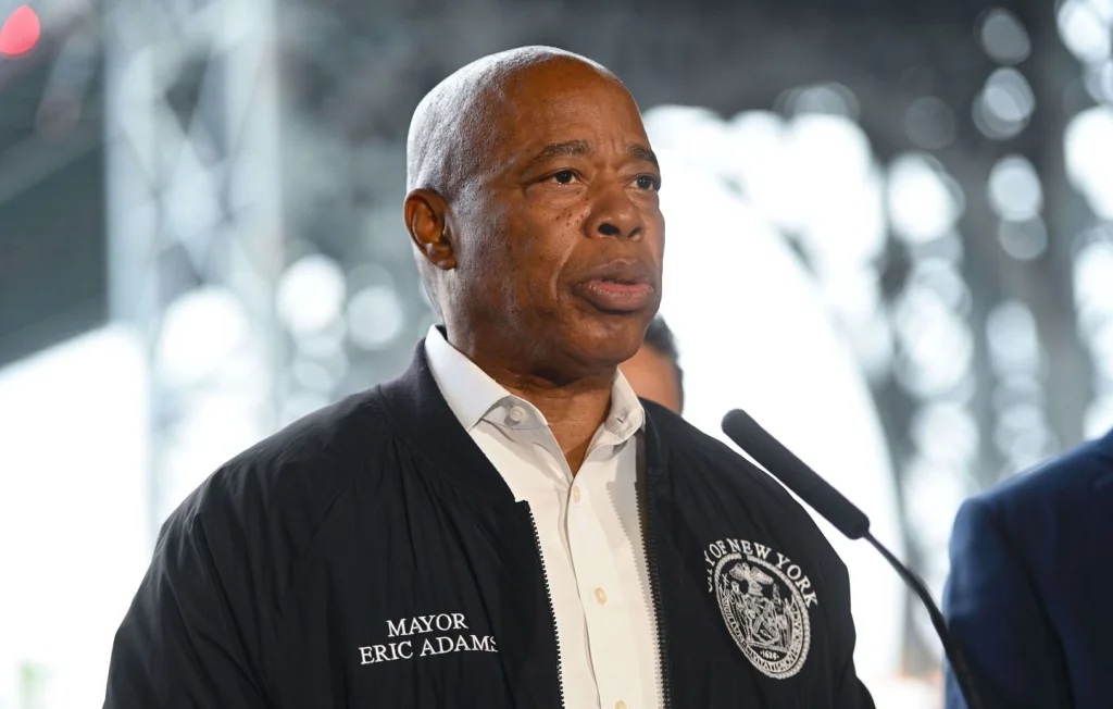 Eric Adams abandonne sa réélection à New York pour corruption