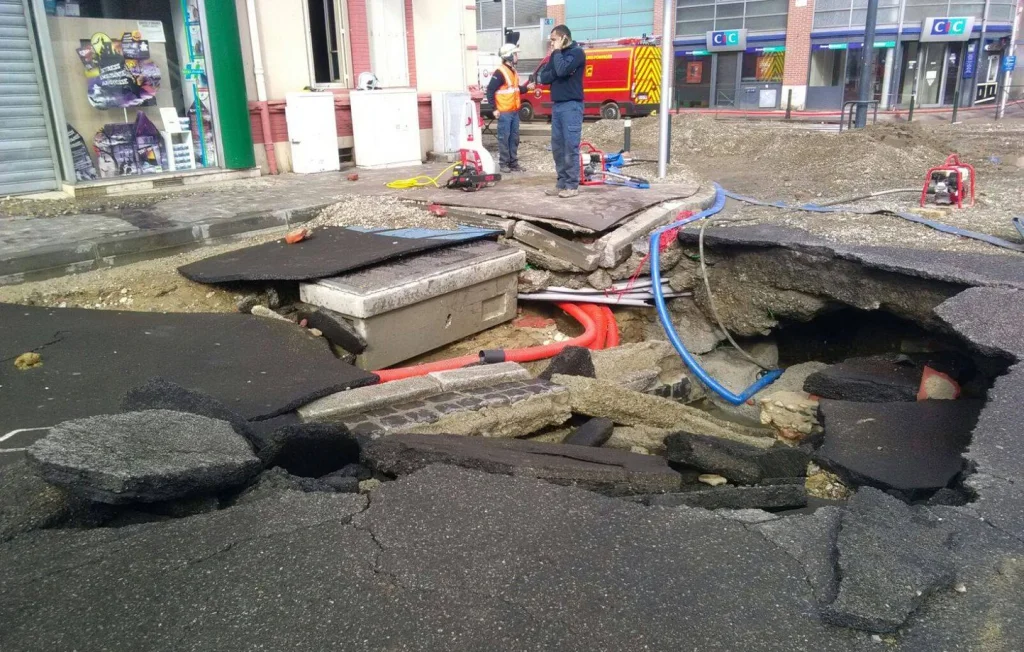 Hauts-de-Seine : 300 foyers privés d'eau et électricité après effondrement