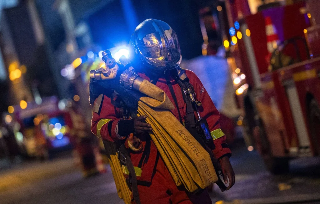 Incendie Mortel à Pau : Une Octogénaire Décède dans son Appartement