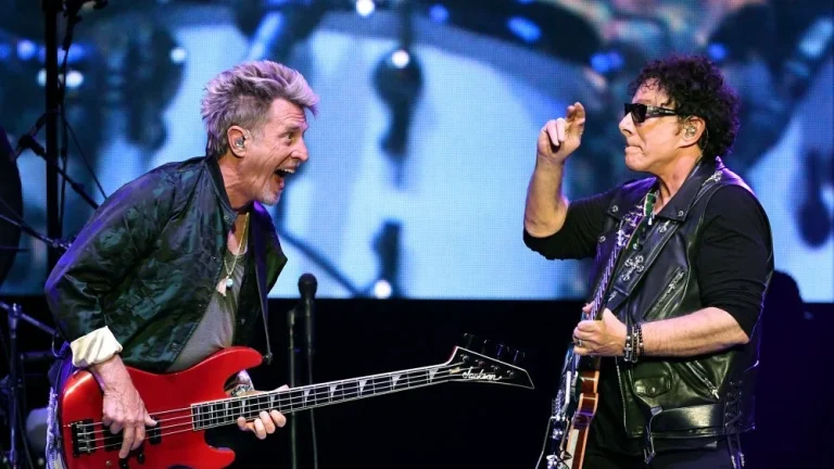 Journey renvoie deux membres après un coup d&rsquo;État manqué