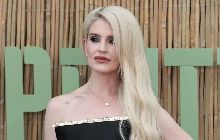 Kelly Osbourne réagit à une blague choquante sur Ozzy