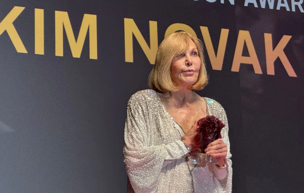 Kim Novak Honoree au Festival de Deauville : Un Retour Émotionnel