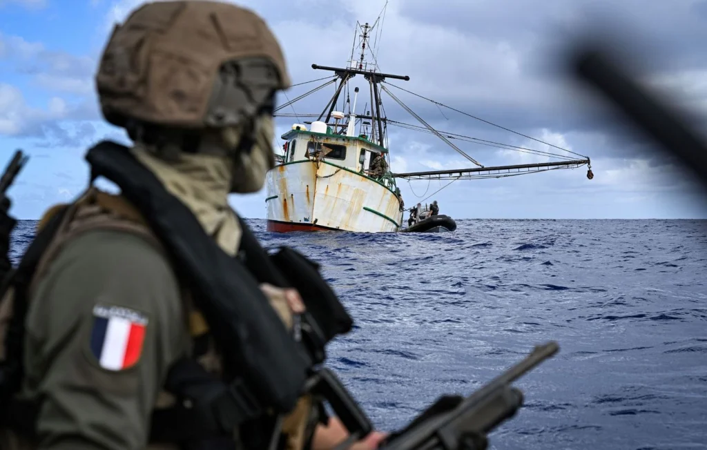 La Marine française intercepte 9,6 tonnes de cocaïne en mer