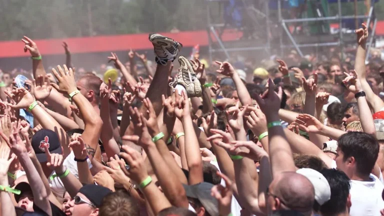 Les Foudres de Woodstock &rsquo;99 : Un Échec Retentissant
