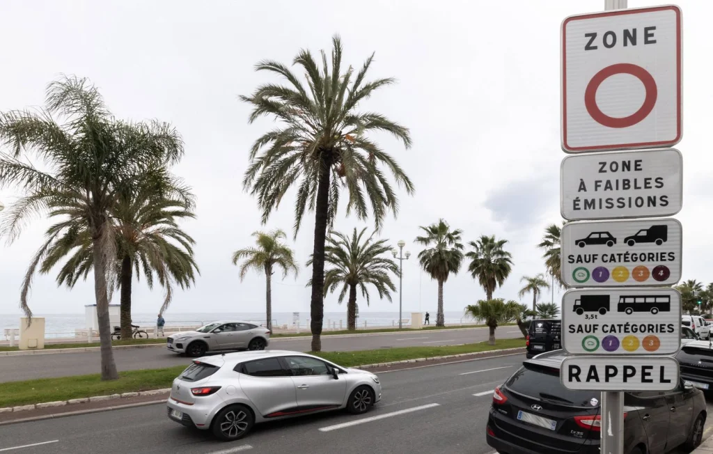 Manifestation contre les zones à faibles émissions en France