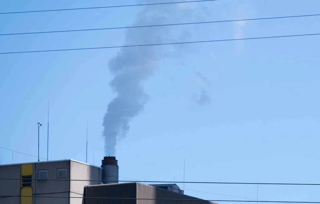 Pollution près d'Ivry : des écoles menacées par des polluants