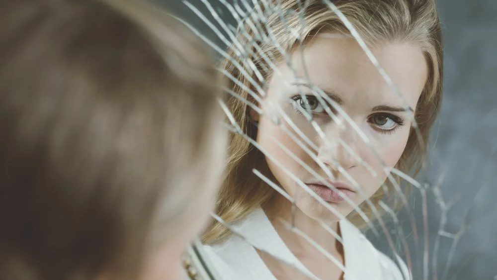 Pourquoi casser un miroir porte-t-il malheur ?