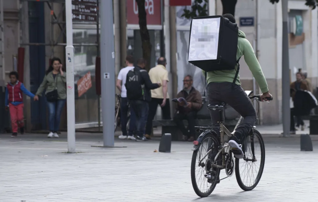 Prison avec sursis pour un livreur après la mort d'une cycliste