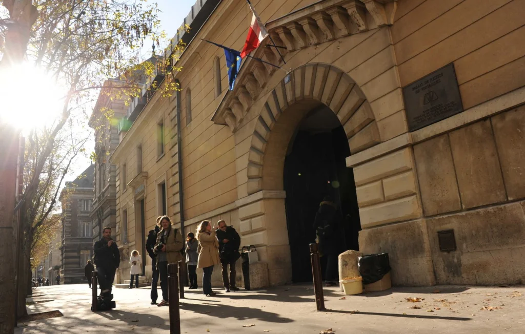 Prison ferme pour une cambrioleuse trahie par un couteau