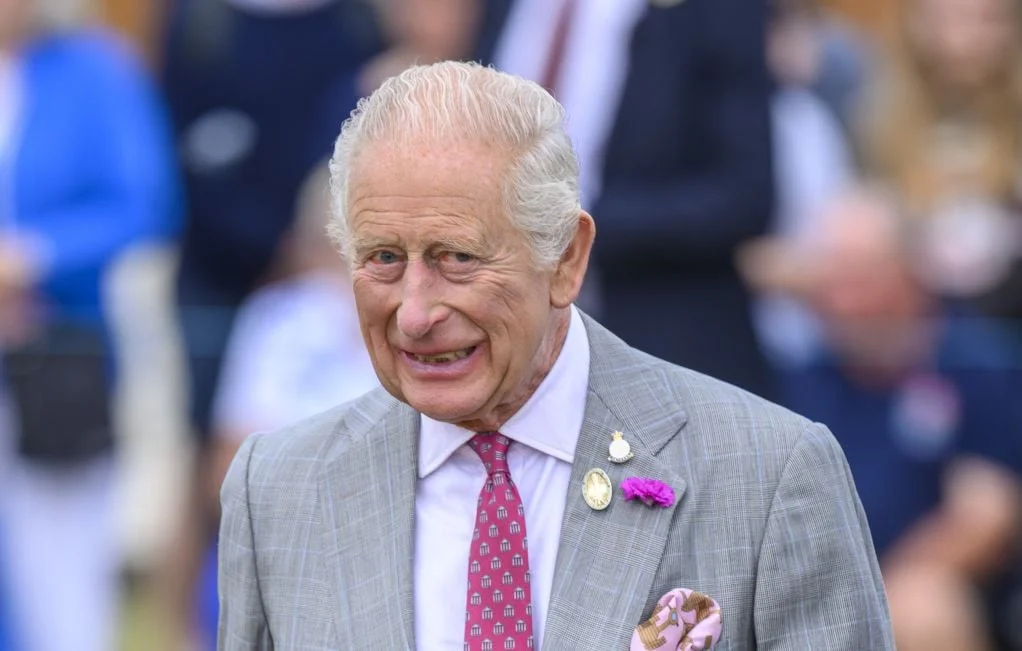 Secrets du majordome de Charles III révélés dans un livre