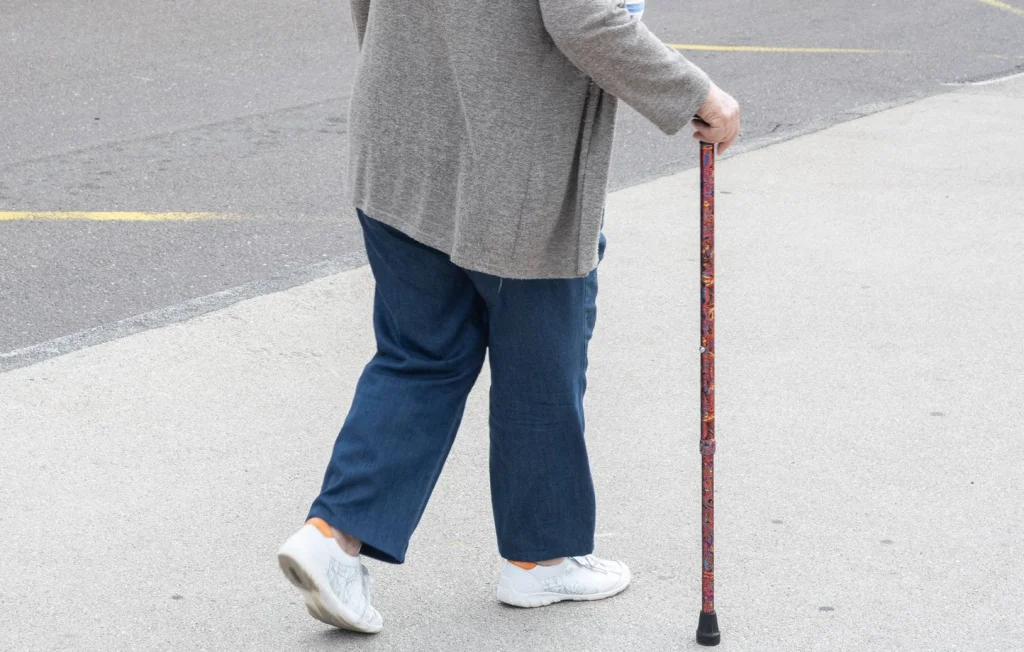 Séquestration et violence : Une sexagénaire agressée à l'hôtel