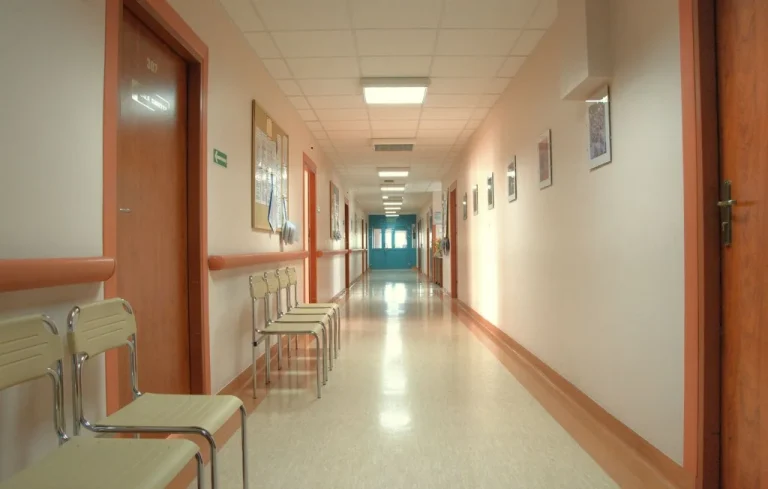 Suicide tragique aux urgences d&rsquo;Espagne : une attente de 48 heures