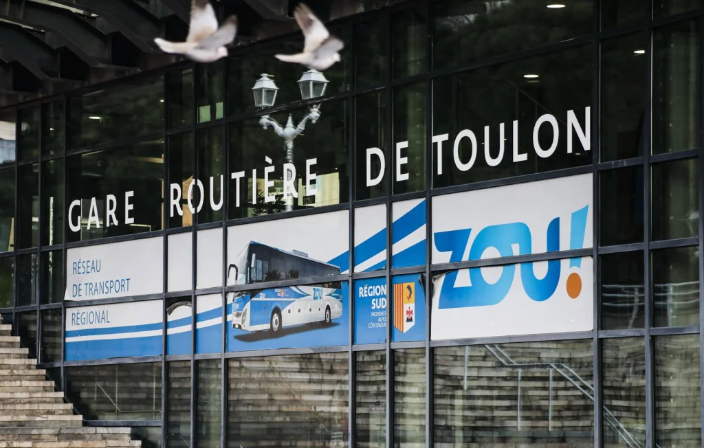 Toulon abandonne le tram pour des superbus controversés