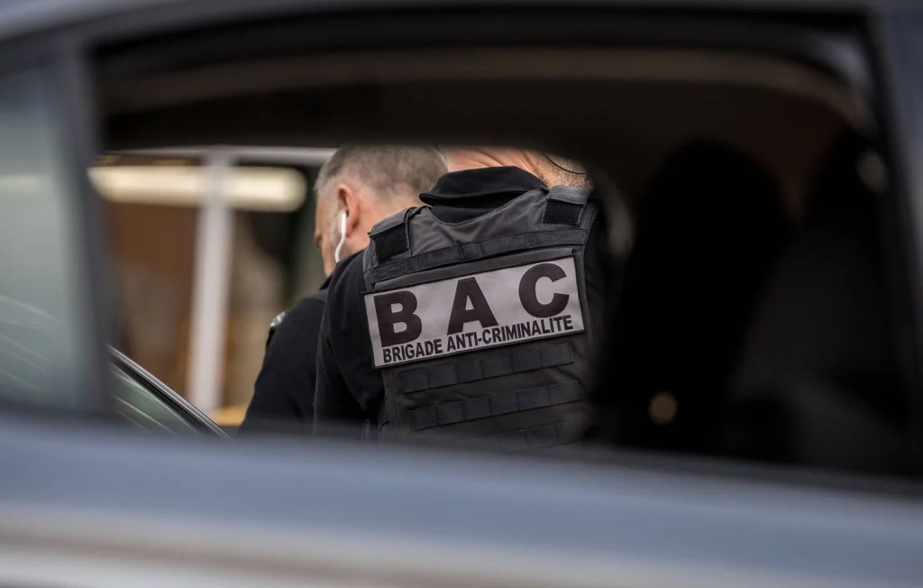 Trois hommes agressent un automobiliste à Clermont-Ferrand