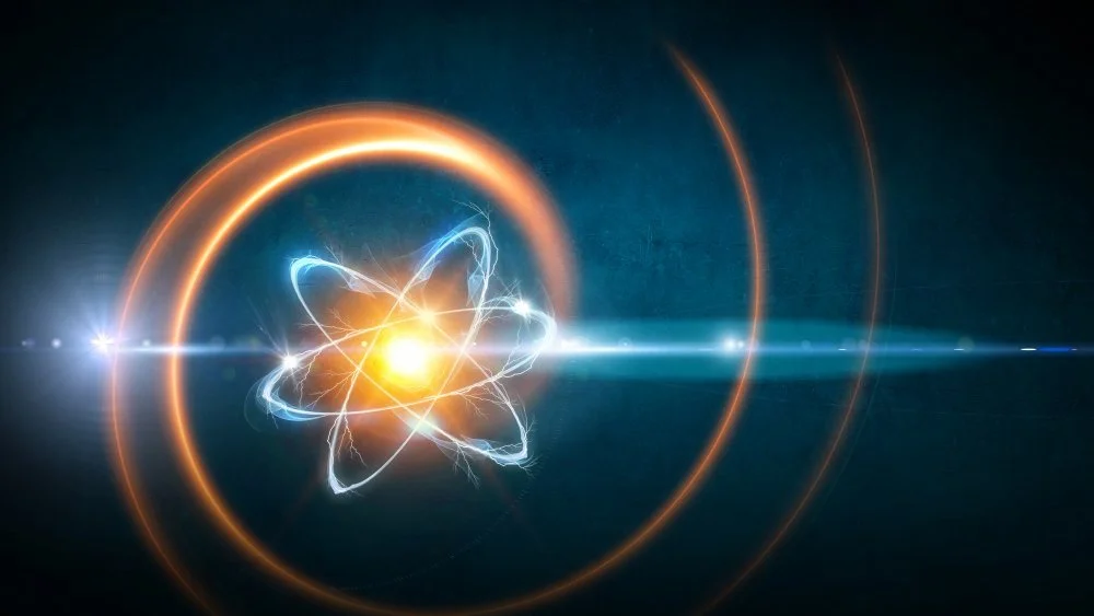 Un Hypernoyau Étrange Confirme la Supersymétrie Universelle