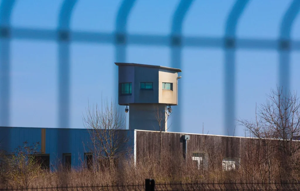 Un détenu accusé de téléguidage d'un meurtre près de Lyon