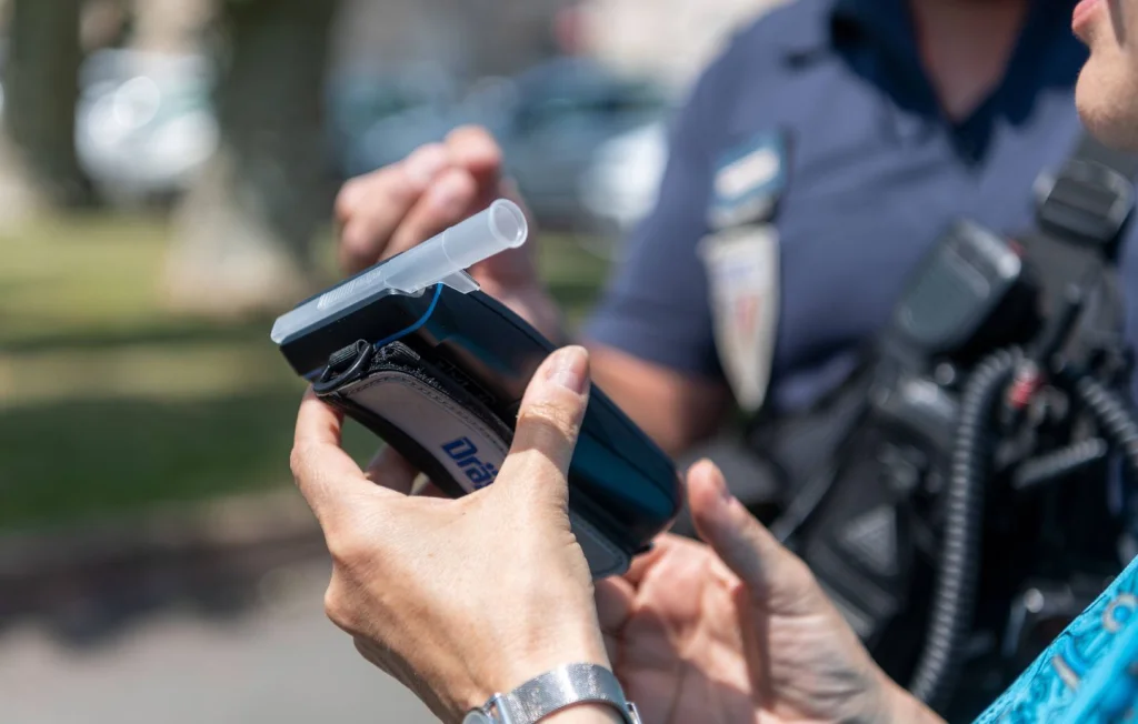 Un père ivre arrêté en conduisant pour récupérer sa fille