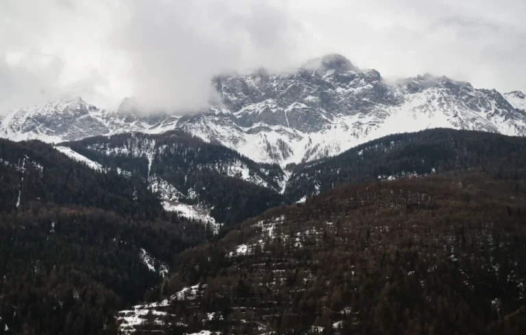 Un randonneur de 69 ans retrouvé mort dans les Hautes-Alpes