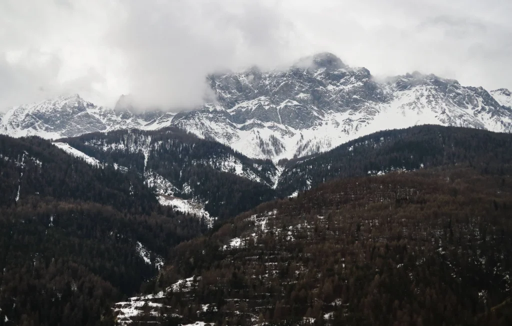 Un randonneur de 69 ans retrouvé mort dans les Hautes-Alpes