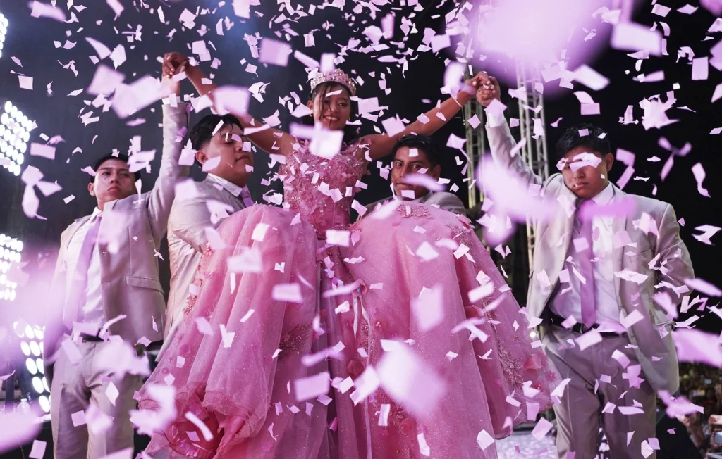 Une adolescente célèbre sa quinceañera avec 2000 invités au Mexique