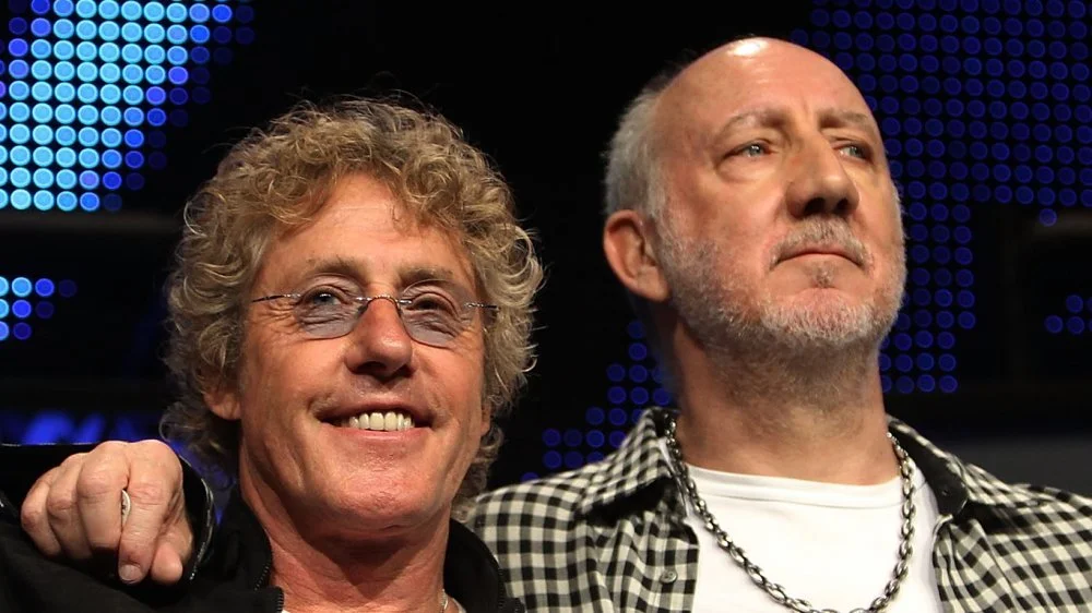 Pete Townshend avec son bras autour de Roger Daltrey