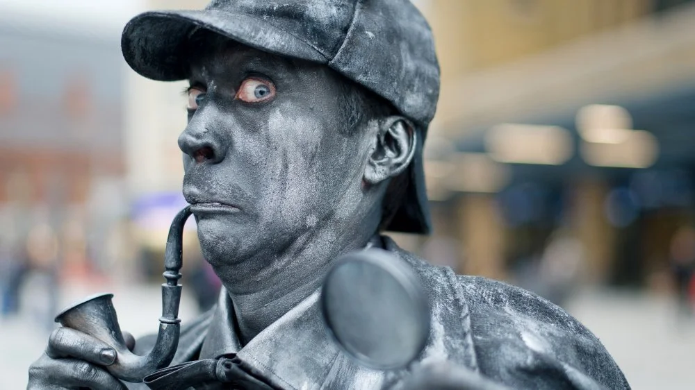 Sculpture argentée de Sherlock Holmes