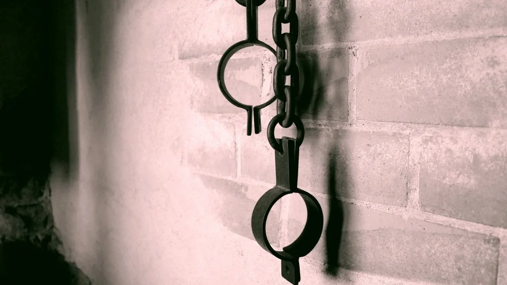 Menottes et chaînes