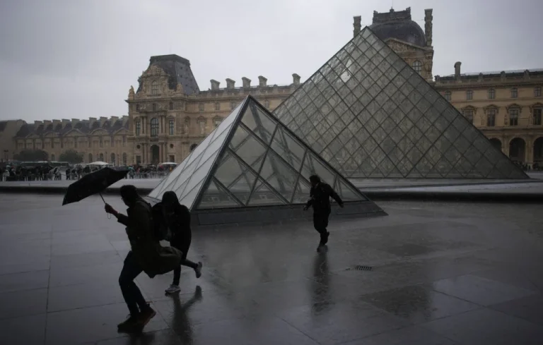 Cambriolage au Louvre : Le casse du siècle ébréché par les indices