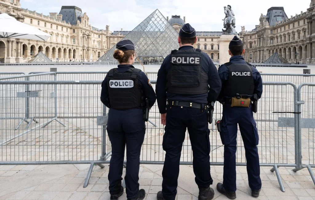 Cambriolage au Louvre : Les détails d'un casse spectaculaire