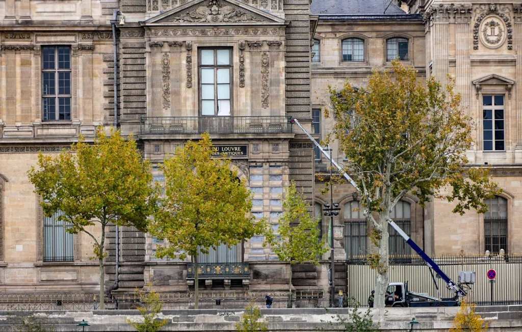 Cambriolage au Louvre : bijoux volés d'une valeur de 88 millions €