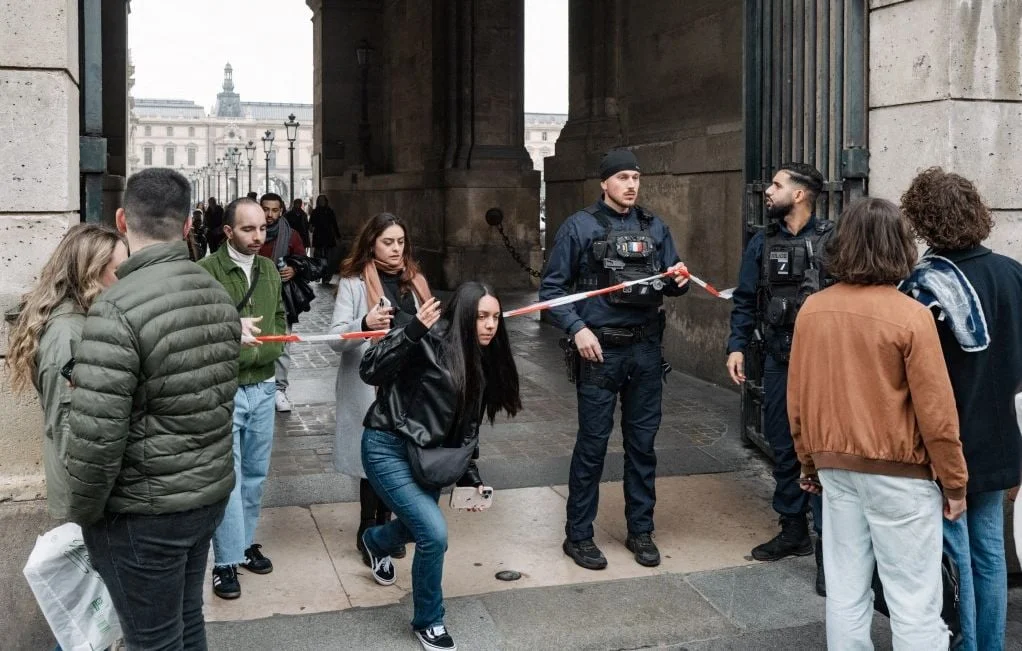 Cambriolage au Louvre : musée fermé après le vol de bijoux