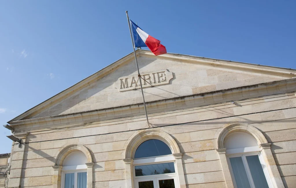 Colère d'un habitant de Pont-d'Ouilly après pose de barrières