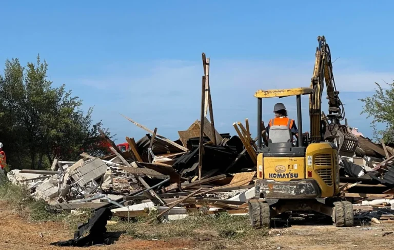 Démolition de constructions illégales dans le Val-d’Oise
