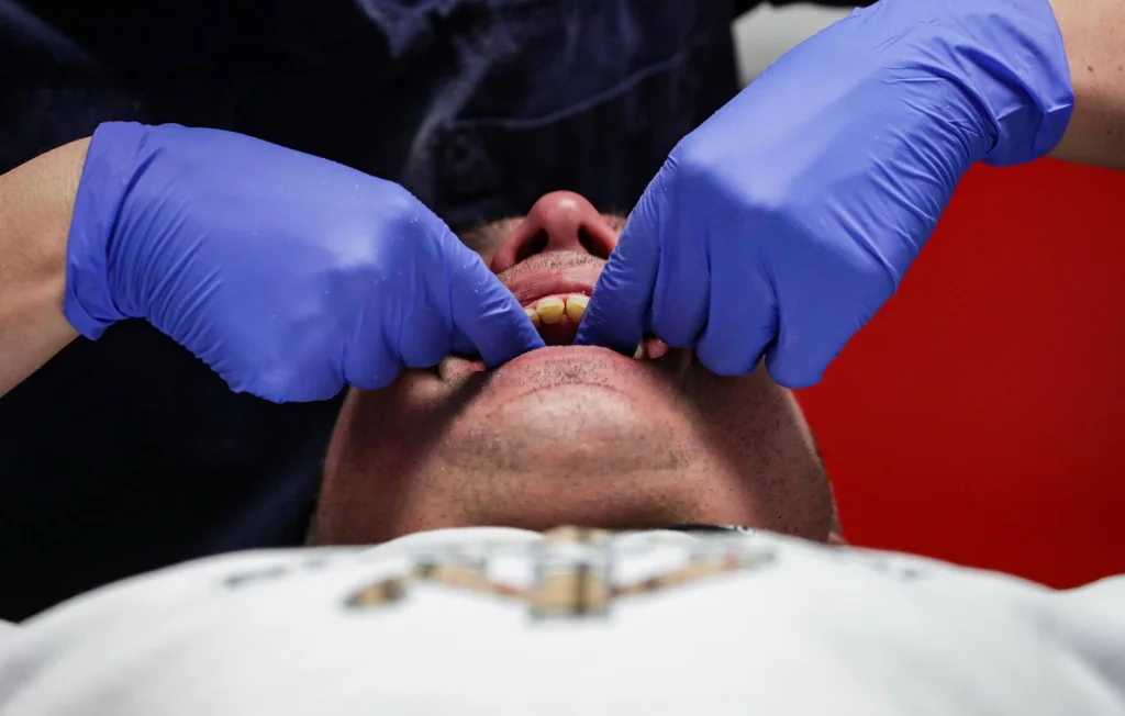 Escroquerie de dentistes en Yvelines : un procès en vue