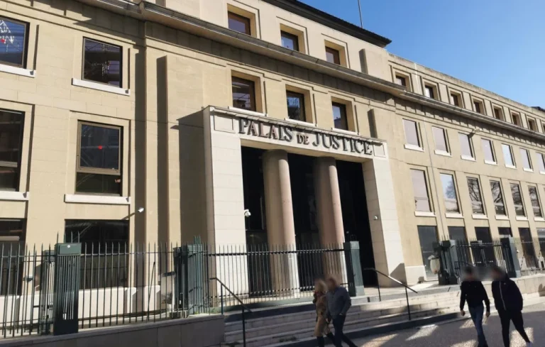 Exhibitionnisme : Un quinquagénaire condamné devant une ado