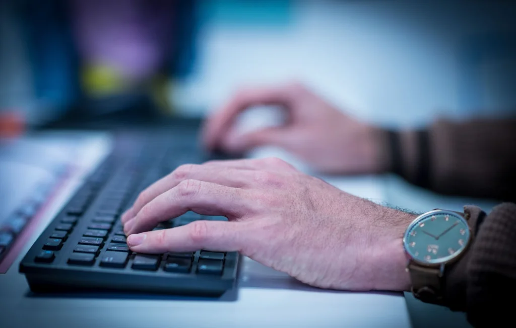 Harcèlement en ligne : un étudiant allemand arrêté pour chantage