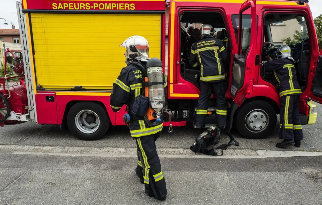 Incendie à Bélarga : un homme refuse de quitter sa maison en feu