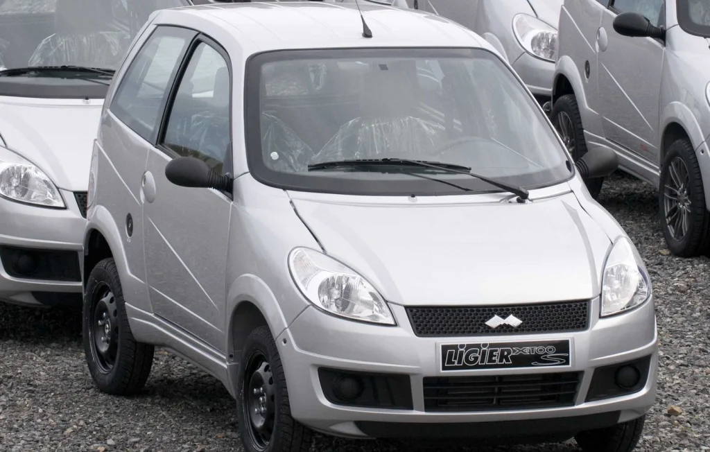 Incendie de voiturette à Saint-Maixent-l'École : plusieurs véhicules touchés