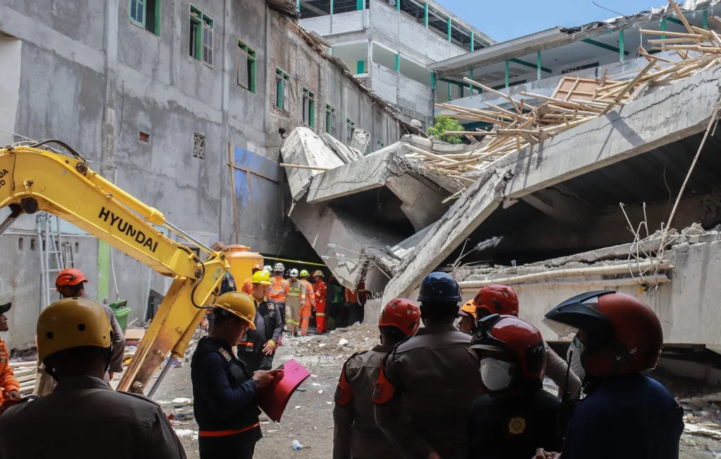 Indonésie : École s'effondre, plus de 90 disparus et un survivant