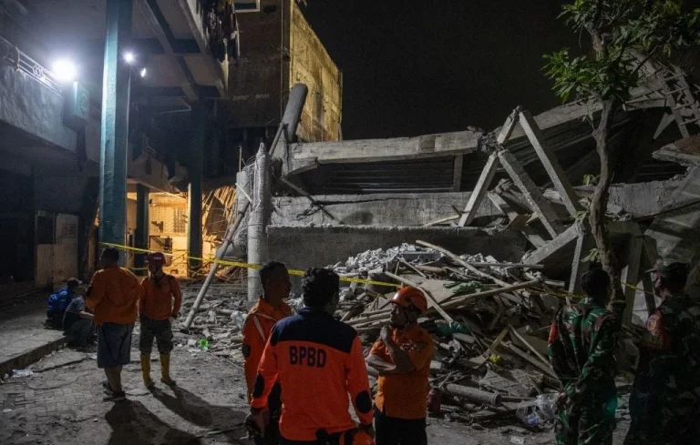 Indonésie : Effondrement d&rsquo;une école, 3 morts et 38 disparus