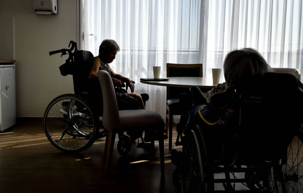 Infirmier suspendu pour abus sexuels sur résidentes âgées