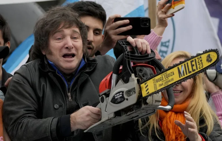 Javier Milei face à un scrutin décisif en Argentine