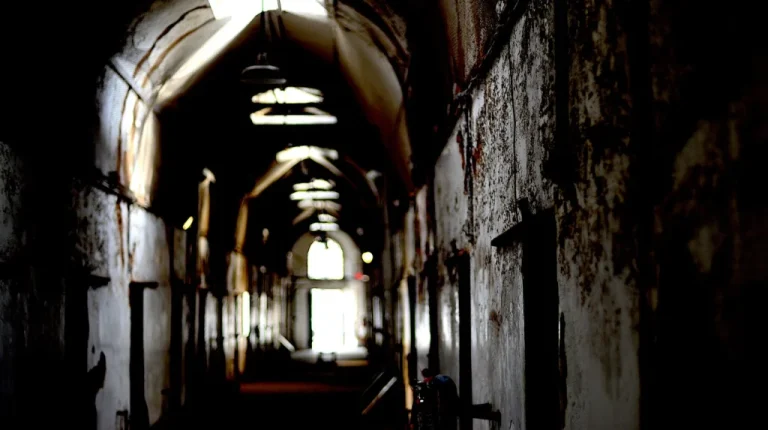 La brutalité des prisons américaines au 19e siècle : histoire et conditions