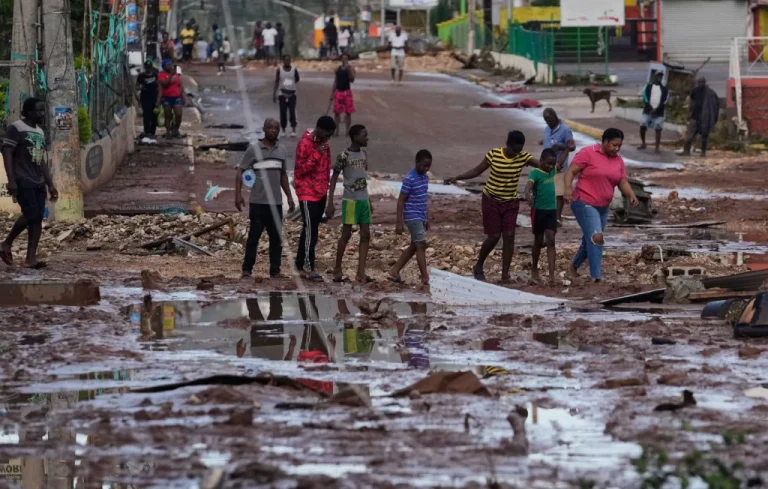 Ouragan Melissa: la France livre une aide d’urgence à la Jamaïque