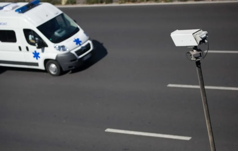 Rouen : Un ambulancier surpris en train de fumer au volant