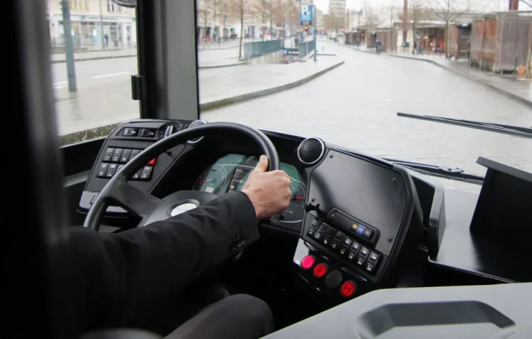 Tentative de détournement d&rsquo;un bus à Saint-Malo : un incident choquant